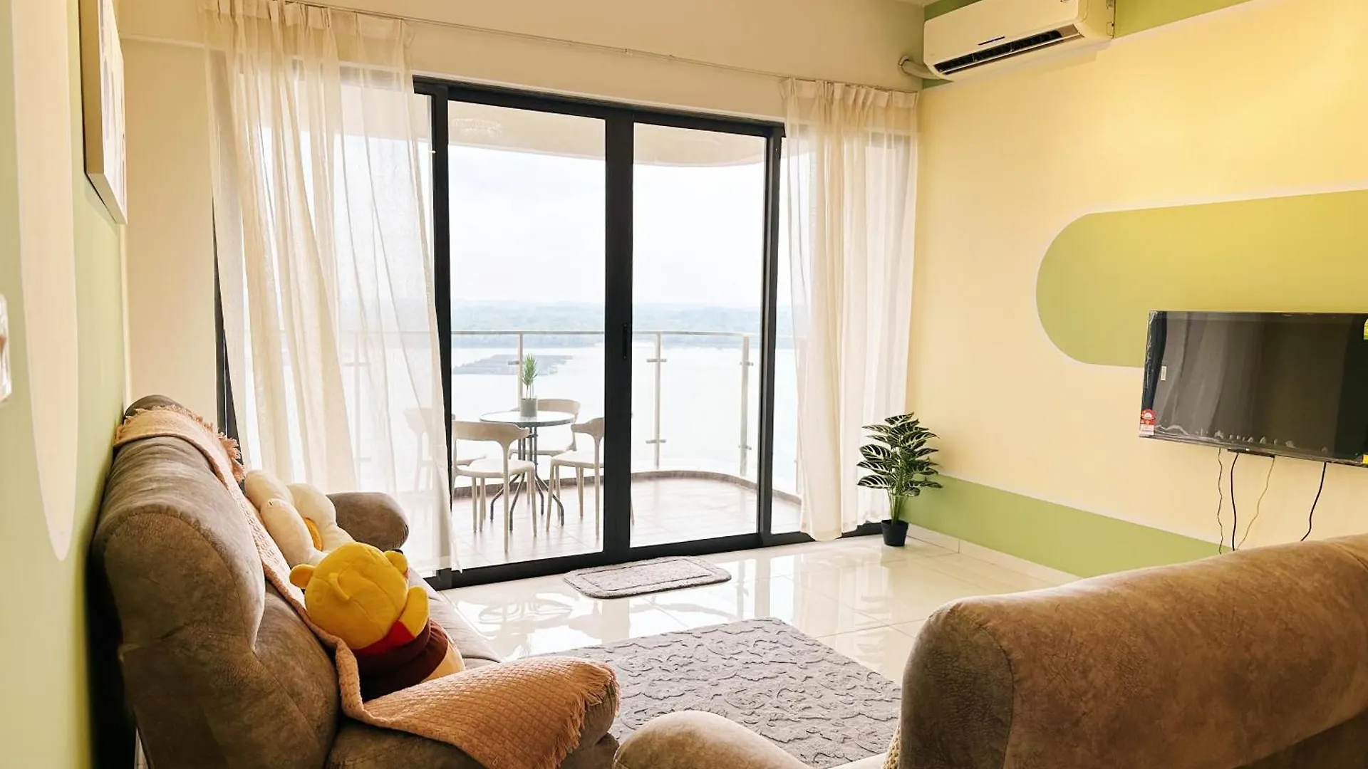 淡雅柔和海景套房四卧四卫12-16人适合家庭入住 金海湾danga Bay Johor Bahru