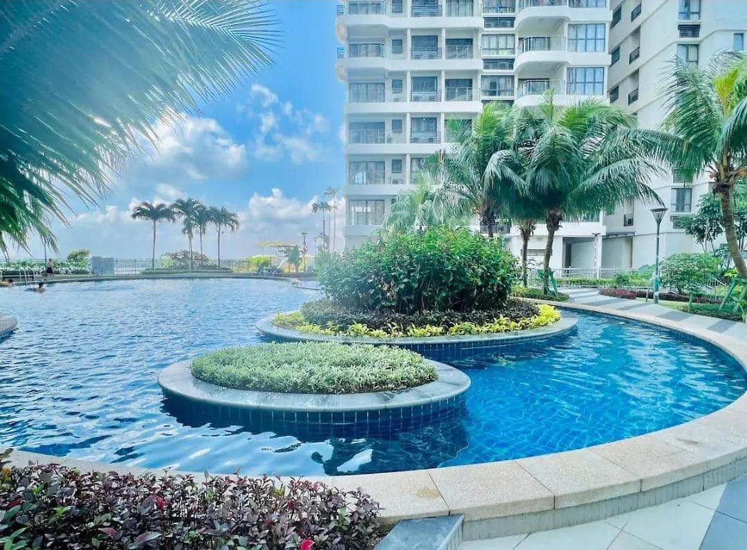 淡雅柔和海景套房四卧四卫12-16人适合家庭入住 金海湾danga Bay Johor Bahru Apartment