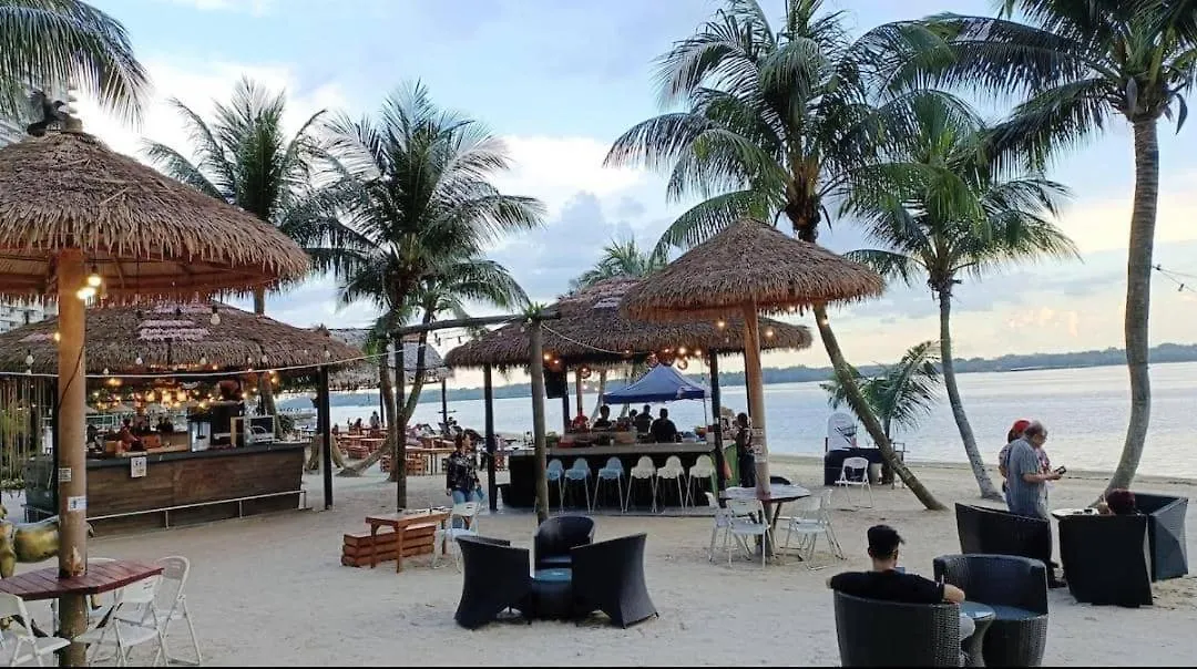 Apartment 淡雅柔和海景套房四卧四卫12-16人适合家庭入住 金海湾danga Bay Johor Bahru Malaysia