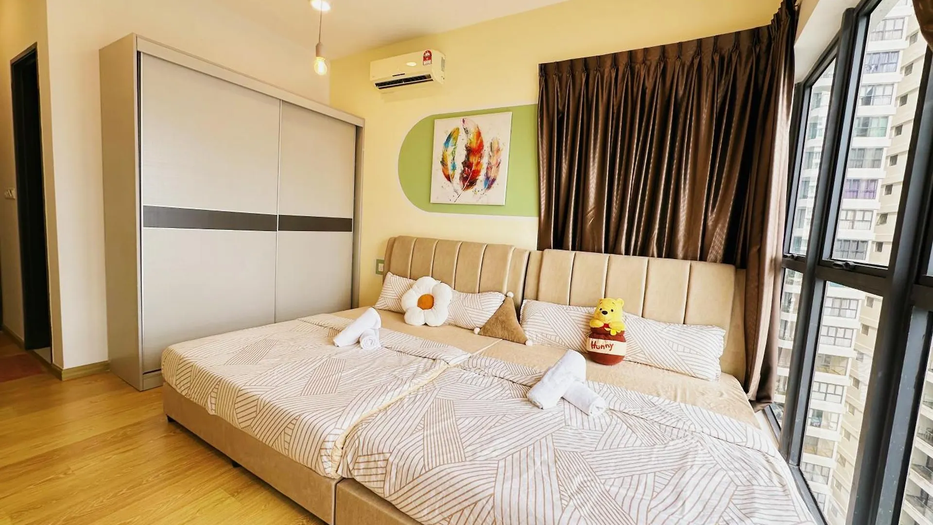 Apartment 淡雅柔和海景套房四卧四卫12-16人适合家庭入住 金海湾danga Bay Johor Bahru