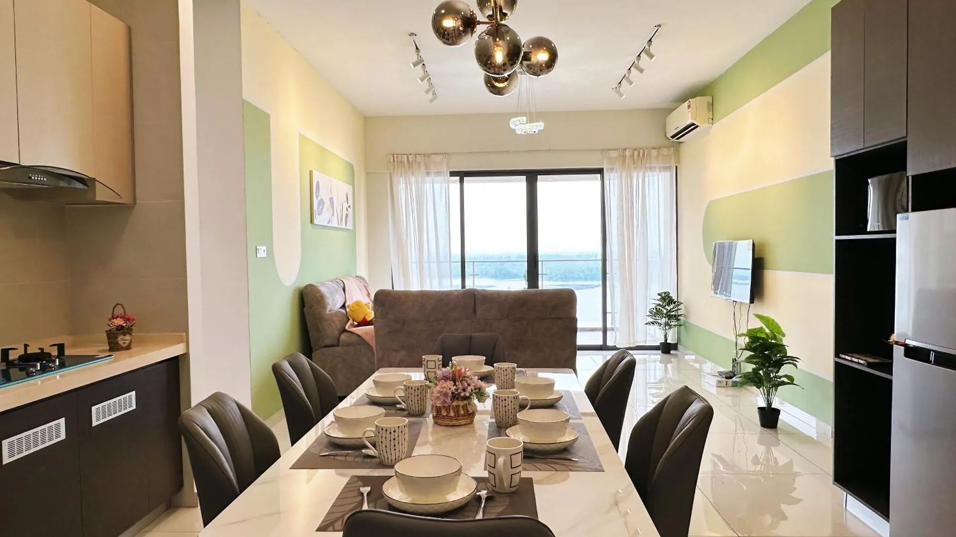 Apartment 淡雅柔和海景套房四卧四卫12-16人适合家庭入住 金海湾danga Bay Johor Bahru