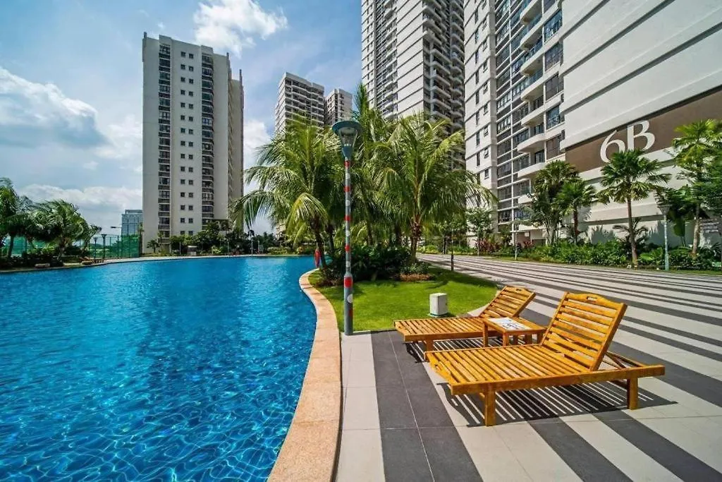 淡雅柔和海景套房四卧四卫12-16人适合家庭入住 金海湾danga Bay Johor Bahru Apartment