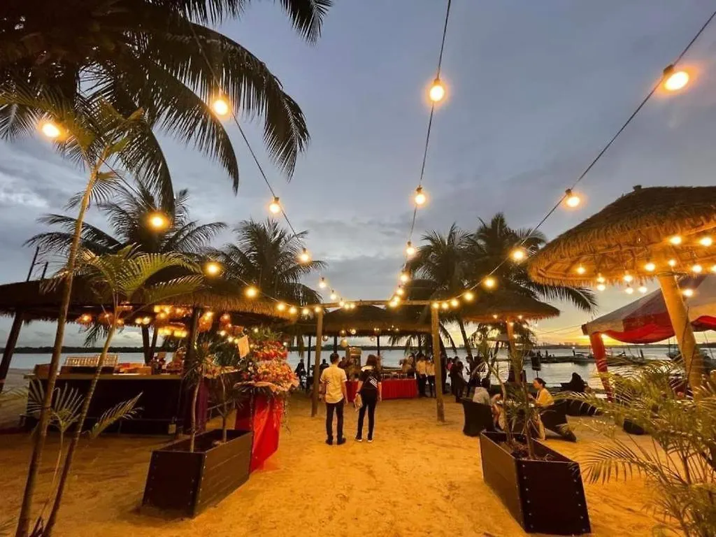 淡雅柔和海景套房四卧四卫12-16人适合家庭入住 金海湾danga Bay Johor Bahru 0*,  Malaysia