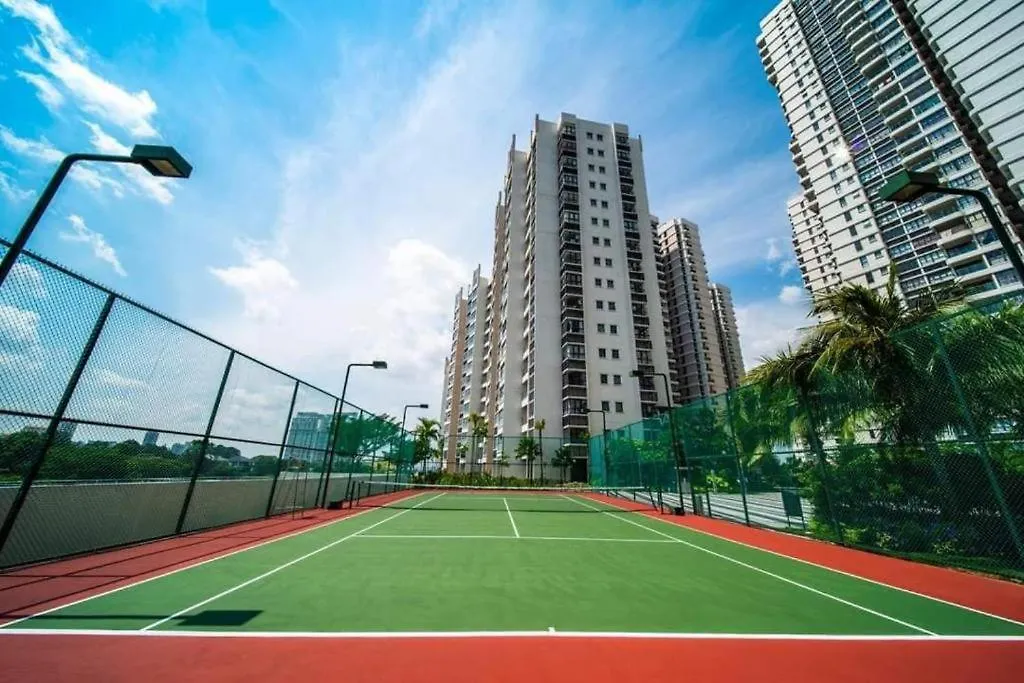 Apartment 淡雅柔和海景套房四卧四卫12-16人适合家庭入住 金海湾danga Bay Johor Bahru
