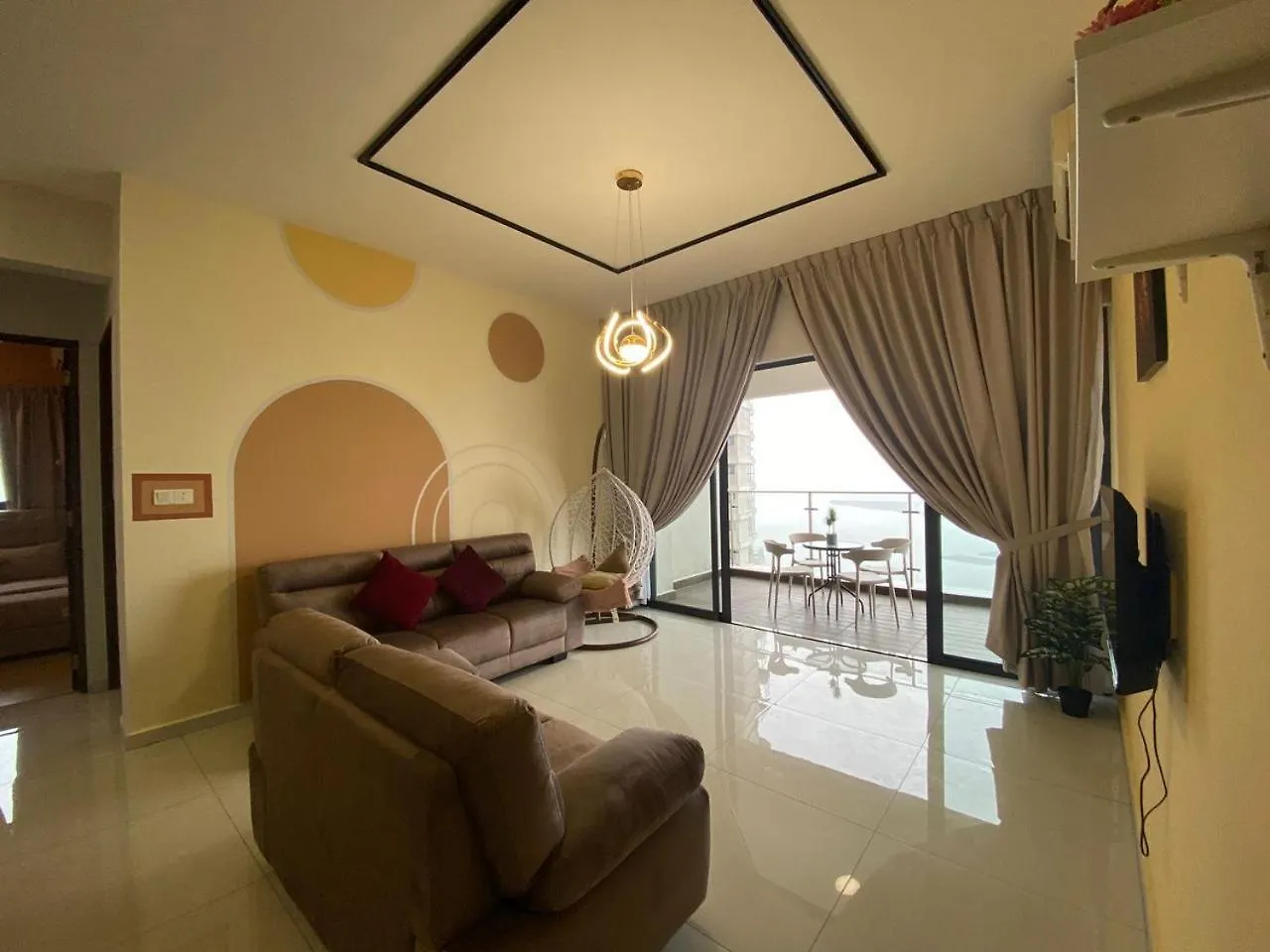 淡雅柔和海景套房四卧四卫12-16人适合家庭入住 金海湾danga Bay Johor Bahru Apartment