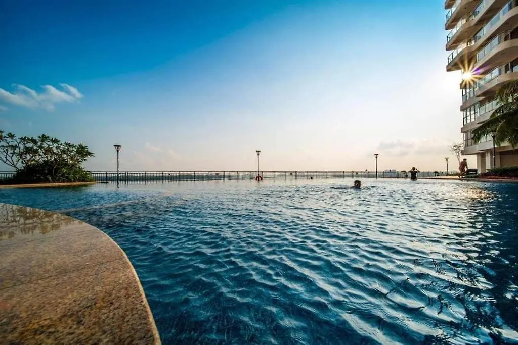淡雅柔和海景套房四卧四卫12-16人适合家庭入住 金海湾danga Bay Johor Bahru 0*,  Malaysia