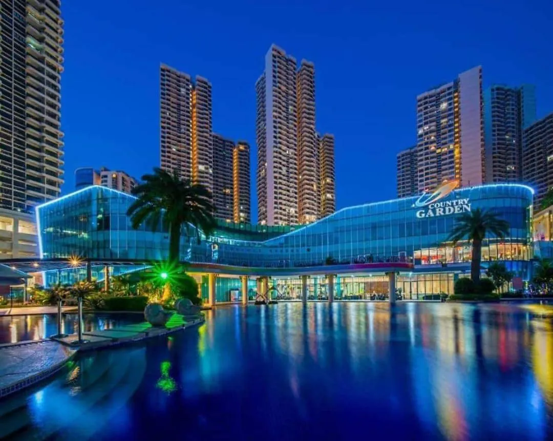 淡雅柔和海景套房四卧四卫12-16人适合家庭入住 金海湾danga Bay Johor Bahru Apartment
