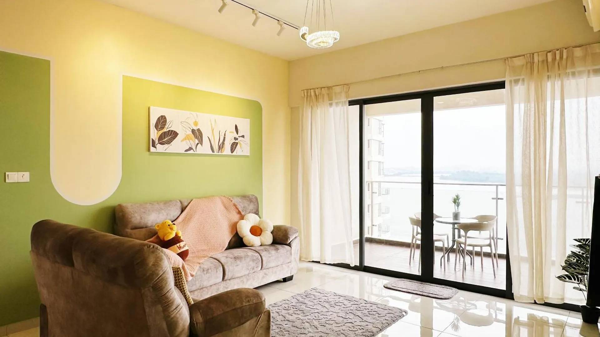 淡雅柔和海景套房四卧四卫12-16人适合家庭入住 金海湾danga Bay Johor Bahru Apartment